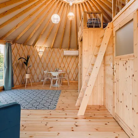 Nalunk, Videken - Jurta 24 אוהל מפואר Asvanyraro